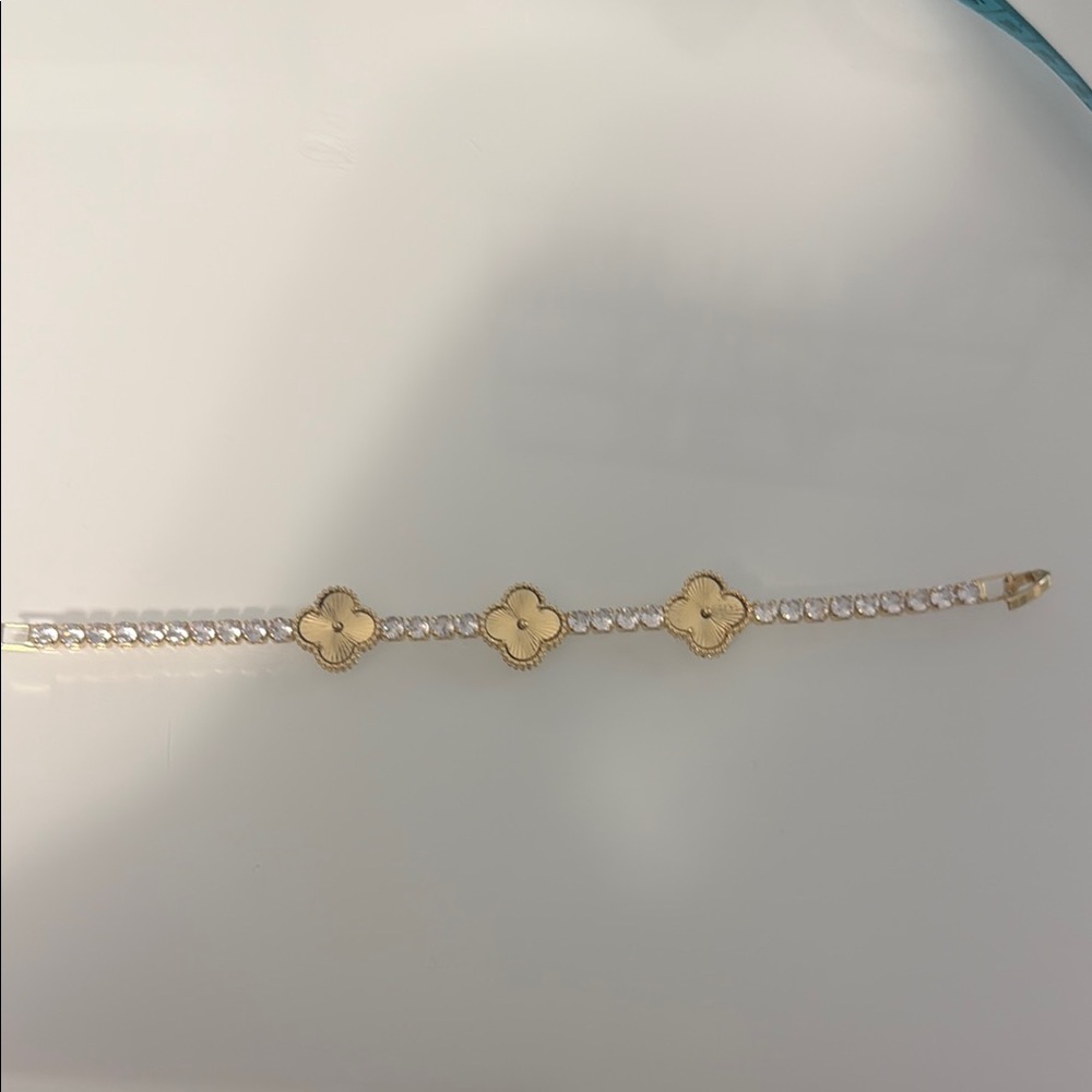 Stain steel flower non tarnished Elegant Gold and Silver Bracelet